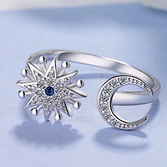 STERLING SILVER MOON & STAR RING ADJUSTABLE - Picture 1 of 7